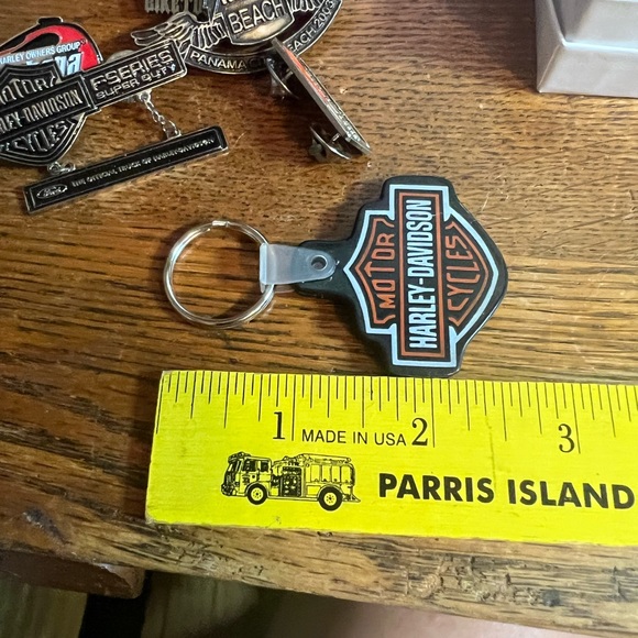 Harley Davidson Lot of Pins, Keychain, and 2 Vest Straps - Picture 16 of 17